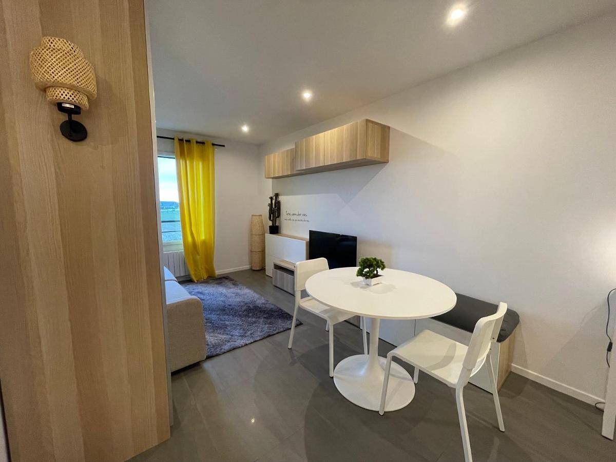 Appartement entier, Sunset Cocoon T2 46m2 proche centre ville in Villejust, Essonne
