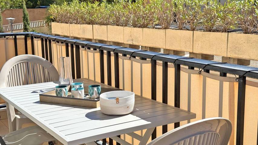 Gîte pour 6 personnes, avec piscine et terrasse, adapté aux familles dans Plage De La Croisette Sainte Maxime - 3