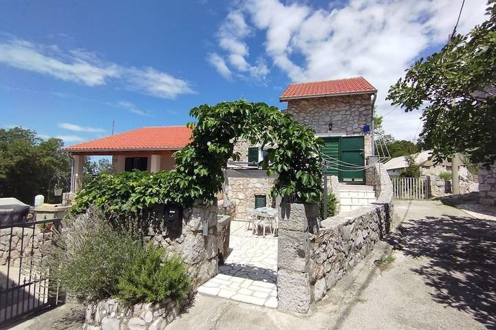 Gîte pour 6 personnes, avec Balcon et Jardin