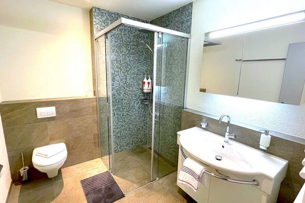 Apartamento entero, Swisshut Modern 10min Interlaken West Station - Apart. Blume 1 in Interlaken, Lago de Thun