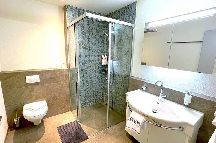 Geheel appartement, Concierge, Modern w Alps Scenic Views by SwissHut in Interlaken, Meer van Thun