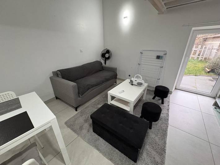 Gîte pour 2 personnes, avec terrasse dans Centrale nucléaire du Bugey