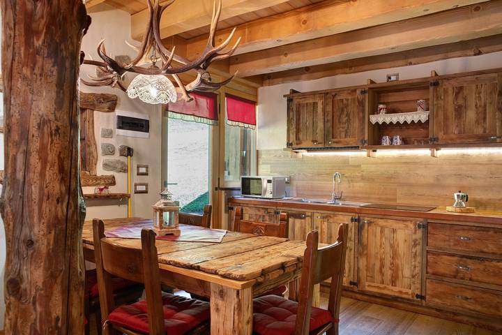 Chalet 'dei Cervi' mit Bergblick, privatem Garten und Balkon in Monno, Veltlin