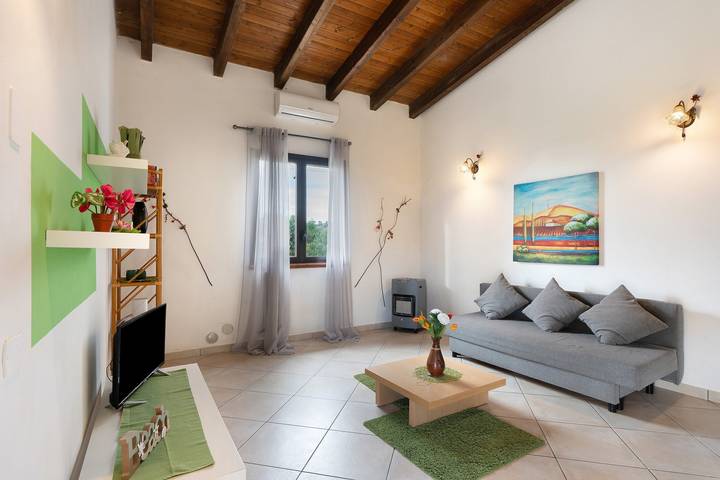 Casa Valle Fondi with Garden Just Steps from the Sea in Partinico, Palermo Provinsen
