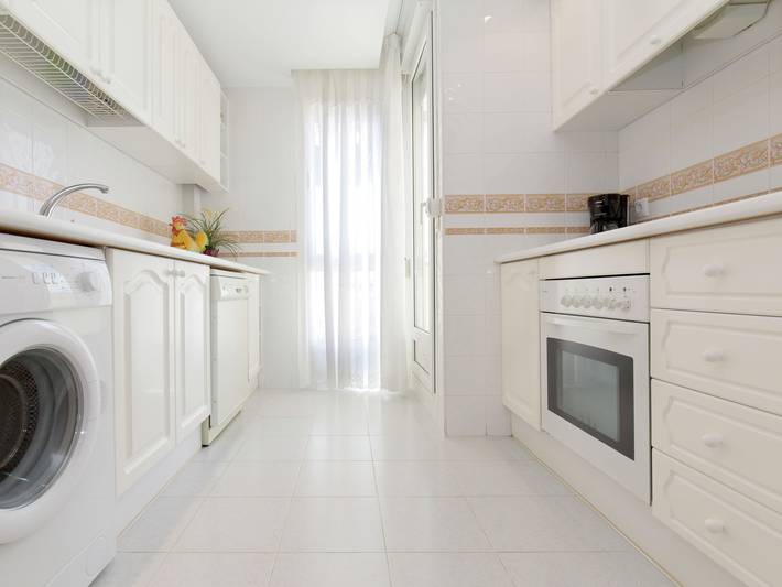 Ferienwohnung für 4 Personen, mit Balkon/Terrasse und Terrasse sowie Garten und Pool in Vinaròs - 2