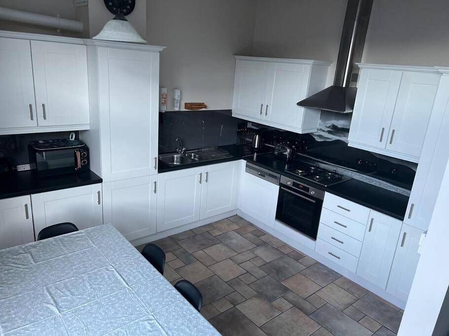 Entire apartment, Two-Bedroom Apartment in Newcastle (County Down), County Down
