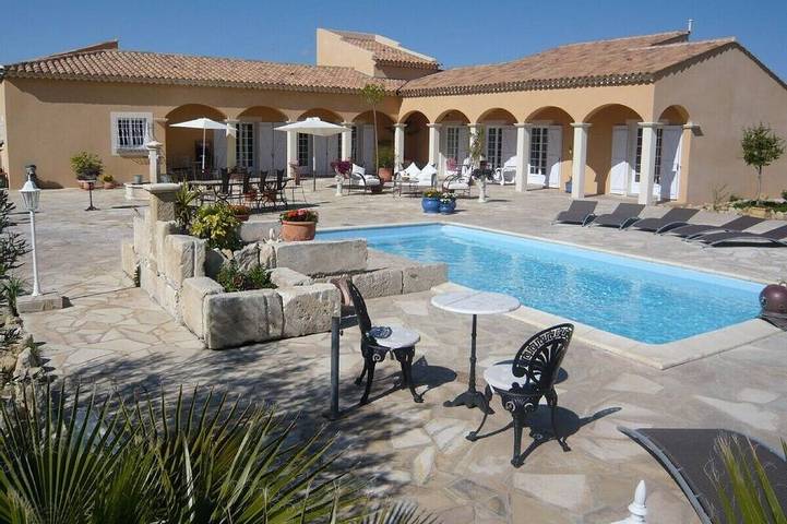 Location de vacances pour 3 personnes, avec sauna et jardin à Arles