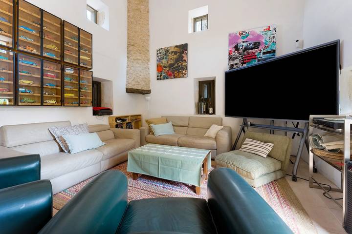 Casa di campagna 'Domaine L'Arbre D'Or' con piscina privata, Wi-Fi e aria condizionata in Saint-Michel-d'Euzet, Nimes e dintorni