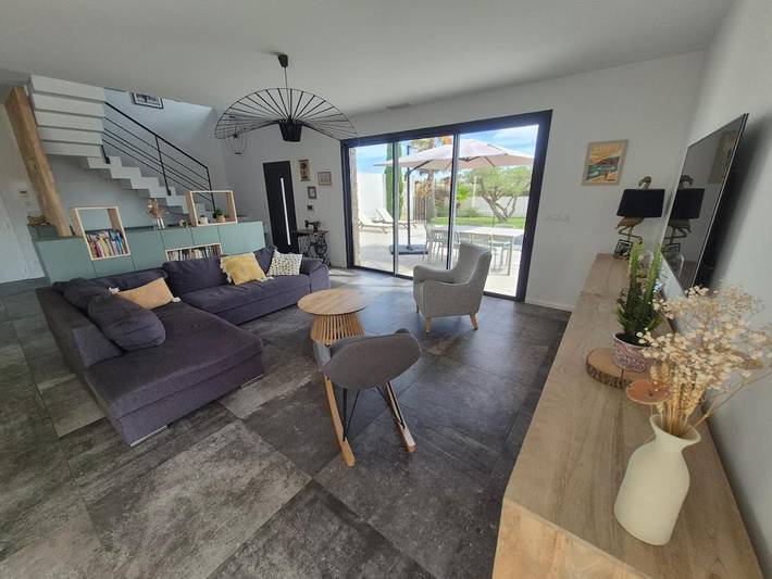 Location de vacances pour 6 personnes, avec piscine ainsi que vue et jardin à Nézignan-l'Évêque - 2