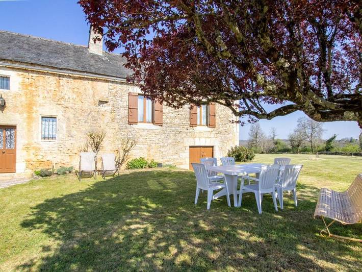 Location de vacances pour 6 personnes, avec jardin à Nadaillac