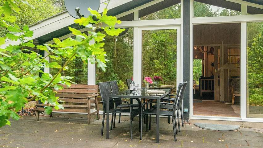 Ferieudlejning for 6 personer, med terrasse i Herning
