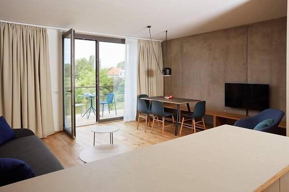 Ganze Wohnung, Familien-Apartment Storchennest, 66qm, 2 Schlafzimmer, 1 Wohn-/Schlafzimmer, Balkon, max. 6 Personen in Singen, Hegau