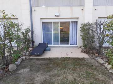Gîte pour 6 personnes, avec piscine ainsi que jardin et terrasse, animaux acceptés à Azille