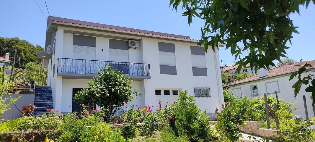 Location de vacances pour 6 personnes, avec vue ainsi que jardin et piscine à Oliveira de Frades - 2