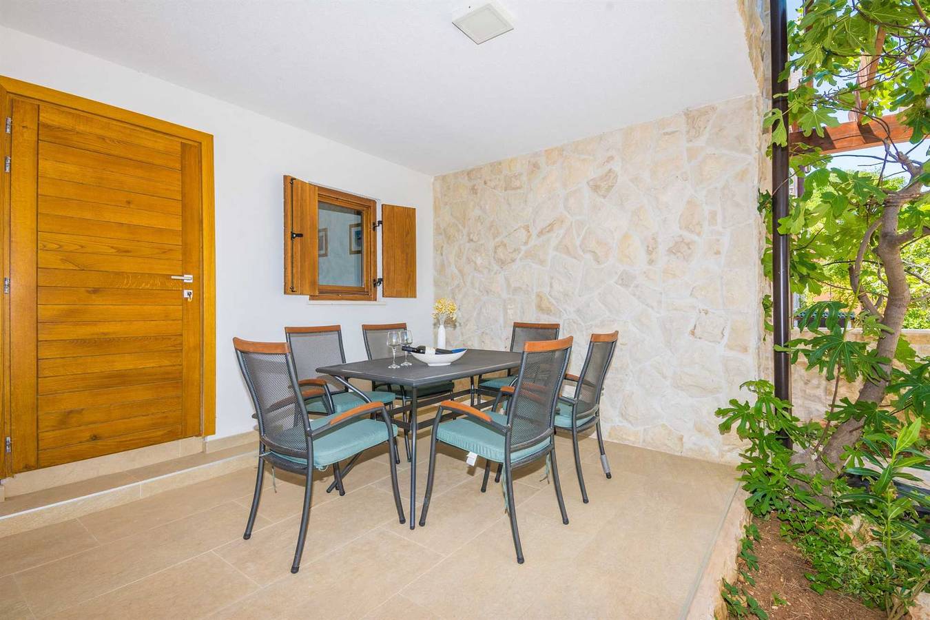 Ganze Wohnung, Ideal für 4 Pers. | Modernes Steinhaus | 200 m vom Strand entfernt in Vir