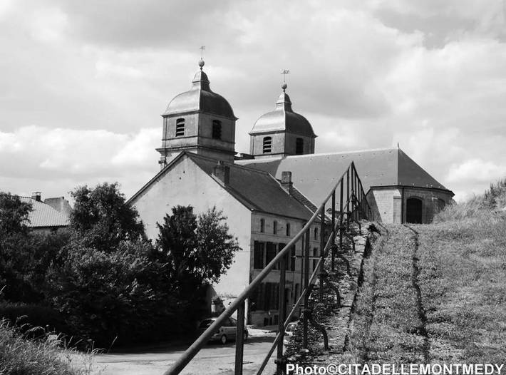Location de vacances pour 13 personnes, avec terrasse à Montmédy