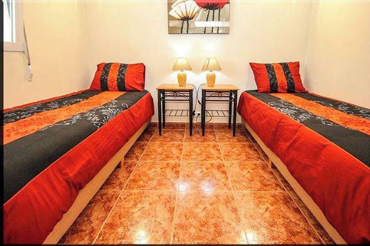 Casa Gusta, una hermosa villa con impresionante piscina y jardín de palmeras! in Xaló, Costa Blanca