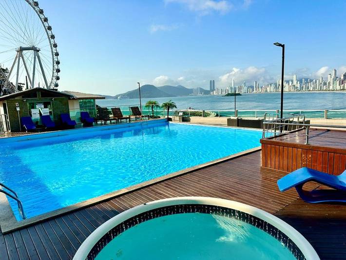 Casas e apartamentos de temporada para 4 pessoas, com piscina e terraço, com animais de estimação em Praia Brava SC