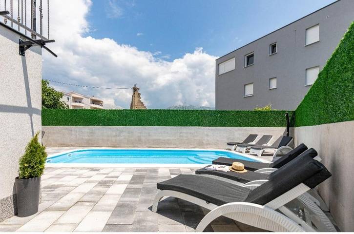 Ferienhaus für 9 Personen, mit Garten und Whirlpool sowie Pool und Sauna in Split - 3