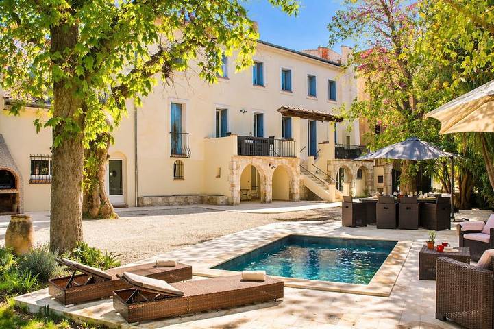 Maison de vacances pour 14 personnes, avec piscine et jardin à Tourrette-Levens