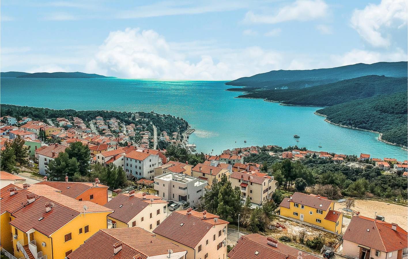 Entire holiday apartment, Chic Apartment with Terrace, 700m to Beach & Modern Amenities in Rabac, Labin-Rabac