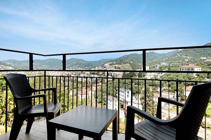Appartamento intero, Appartamento 'Condominio Sereno' con vista mare, balcone e Wi-Fi in Rapallo (Città), Rapallo