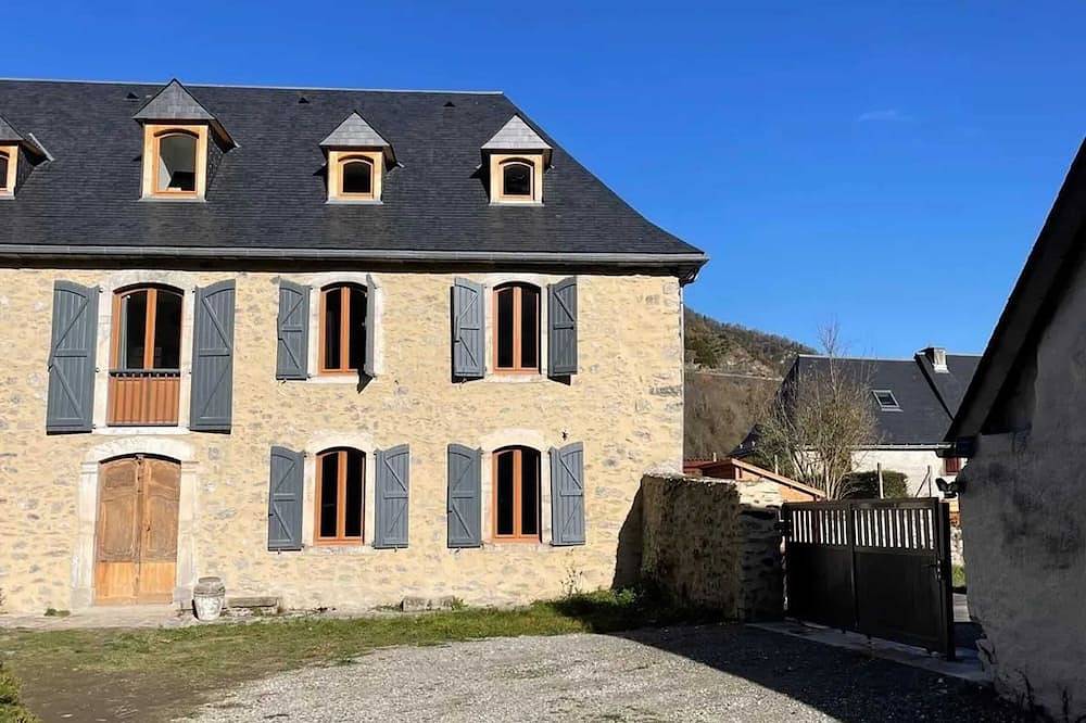 Homerez - Casa espaciosa en Guchen con jardín y barbacoa in Guchen, Parque nacional de los Pirineos