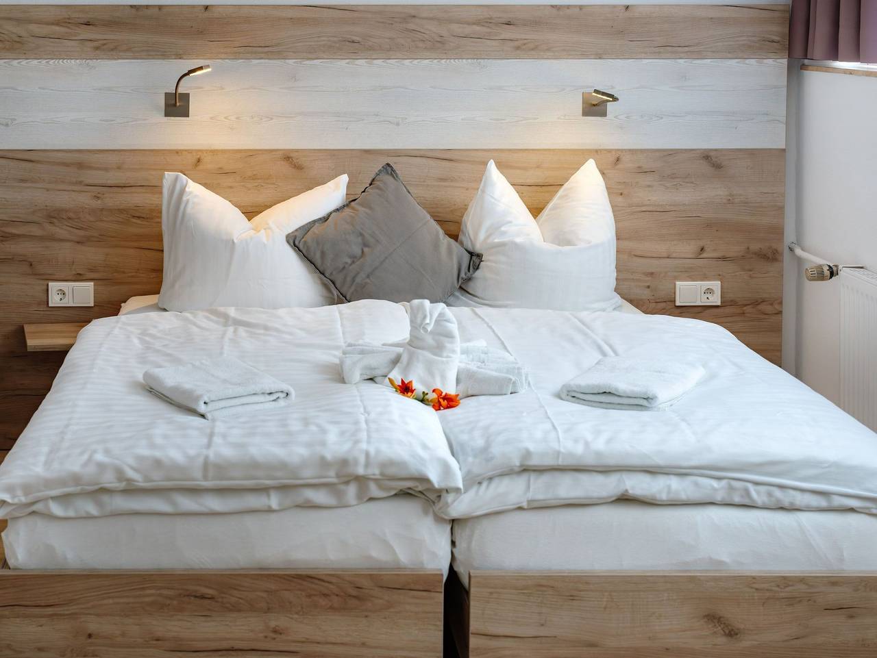 Sonnenschein Hotel & Apartments - Doppelzimmer mit eigenem Flurbad / Ibergblick in Heilbad Heiligenstadt, Region Eichsfeld