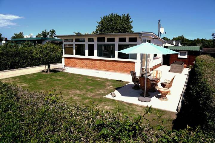 Bungalow für 4 Personen, mit Terrasse und Garten