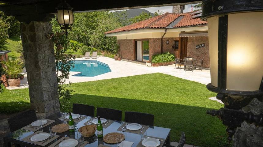 Casa rural con piscina para 12 personas, con Balcón y Terraza además de Jardín y Piscina en Guipúzcoa
