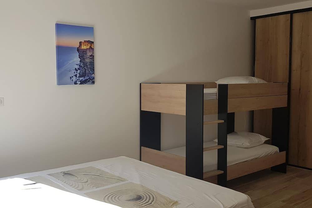 Appartamento intero, Appart 6/8 p, south Ajaccio, terrace and garden, close to beaches by car in Pietrosella, Ajaccio e dintorni