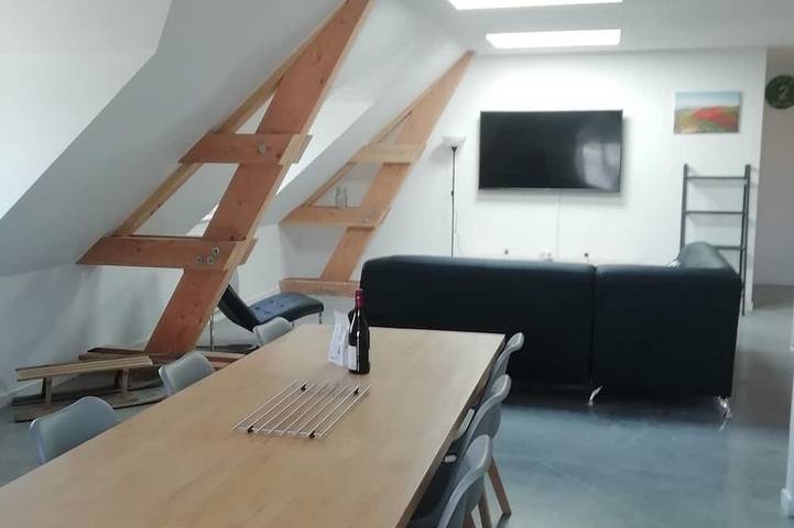 Gîte pour 8 personnes, avec terrasse, animaux acceptés à Besse-et-Saint-Anastaise