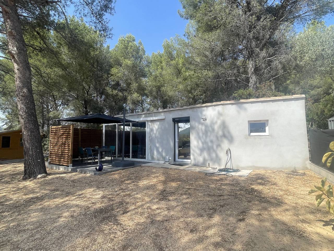 Studio entier, Studio « Cabanon Des Amandiers » avec terrasse privée, Wi-Fi et climatisation in Sanary-sur-Mer, Région de Toulon