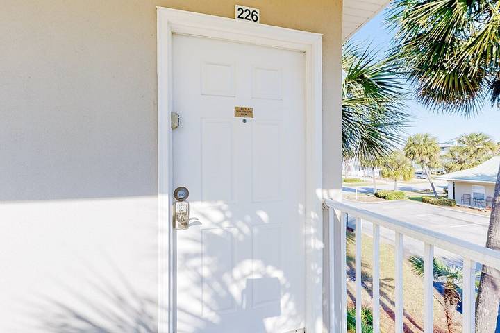 Vacation apartment for 4 people, with balcony and hot tub the Florida Panhandle