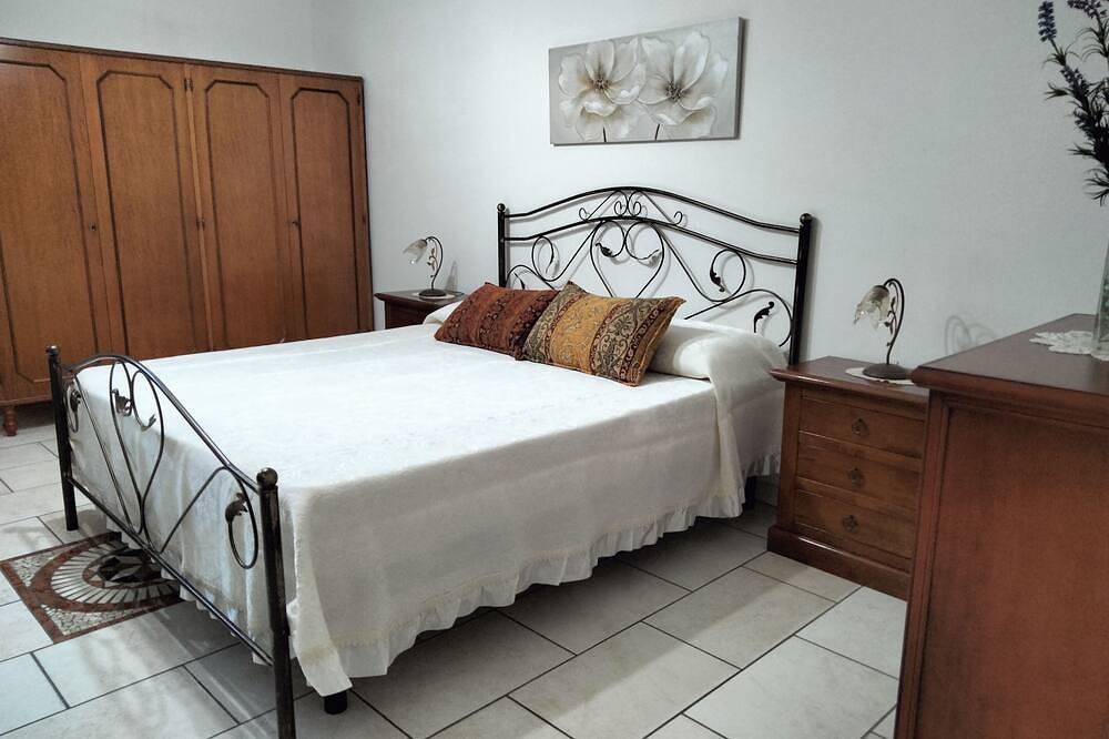 Small house from '600 in an ancient courtyard in Maglie, Lecce Provinz