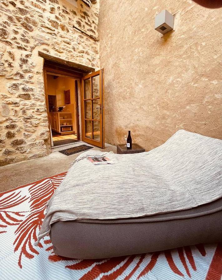 Location de vacances pour 2 personnes, avec piscine ainsi que jardin et vue à Verfeuil - 2