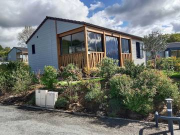 Maison de campagne pour 4 personnes, avec piscine et jardin ainsi que vue sur le lac et terrasse à Arzal