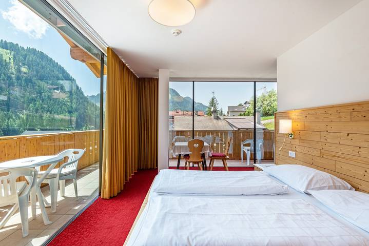 Ferienwohnung für 8 Personen, mit Balkon und Sauna sowie Garten