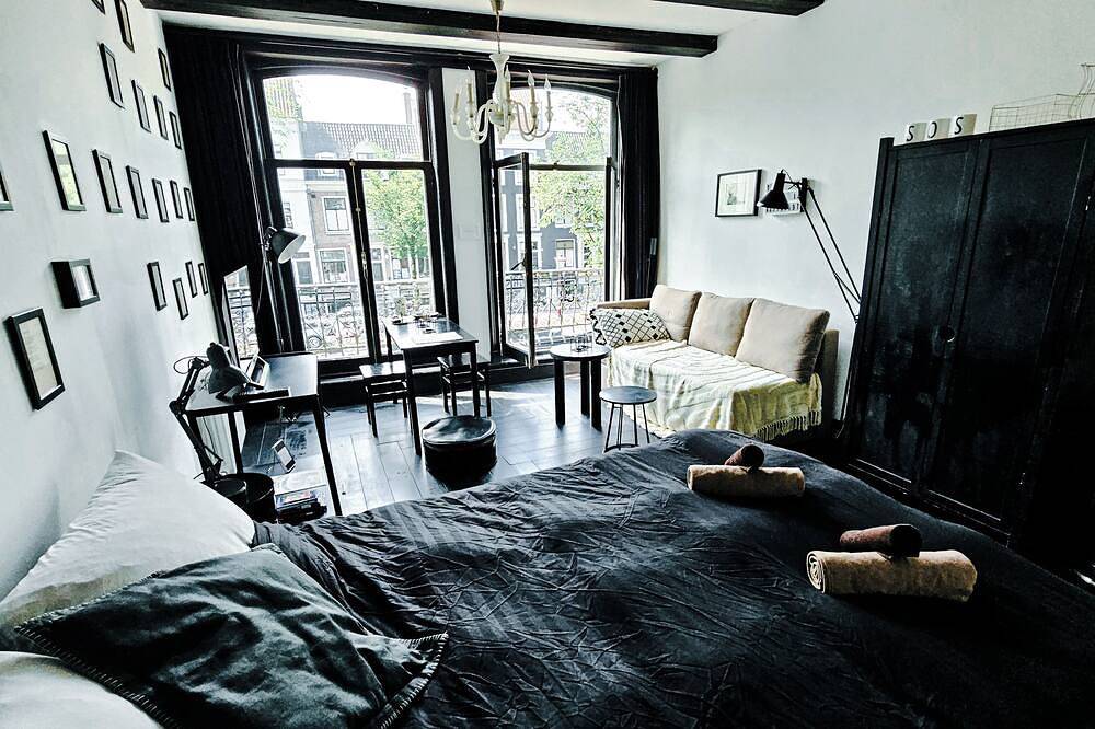 Black Beauty amazing apartment in the heart of Amsterdam in Dutch Coast