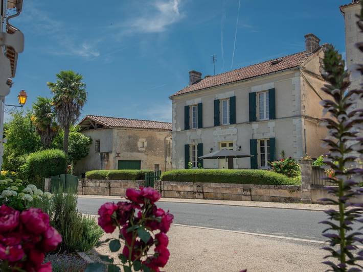 Location de vacances pour 10 personnes, avec Jardin et Piscine en Charente
