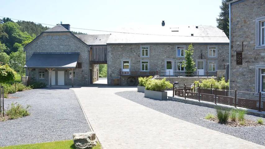 Appartement de vacances pour 19 personnes, avec jardin à Gedinne