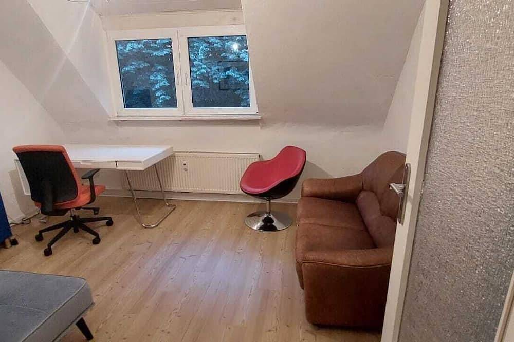 Ganze Wohnung, Ruhige Ferienwohnung direkt am Moerser Schlosspark in Moers, Niederrhein