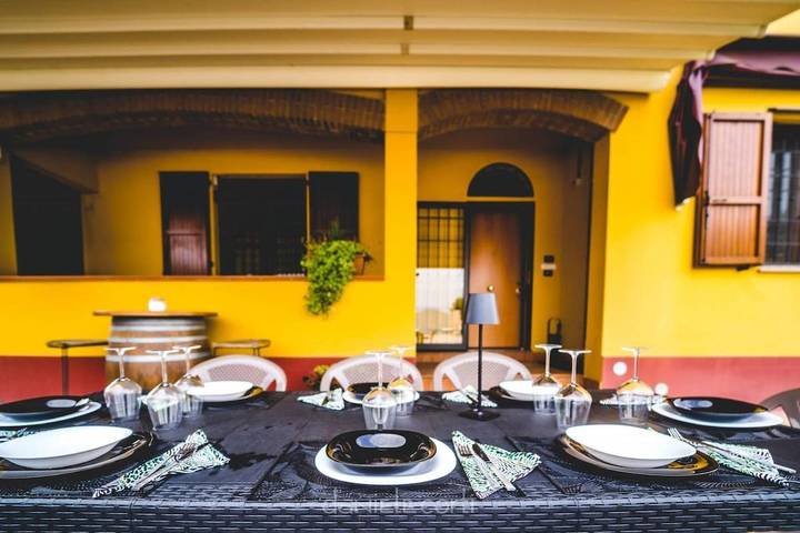 Location de vacances pour 10 personnes, avec piscine ainsi que vue et jardin à Ozzano dell'Emilia