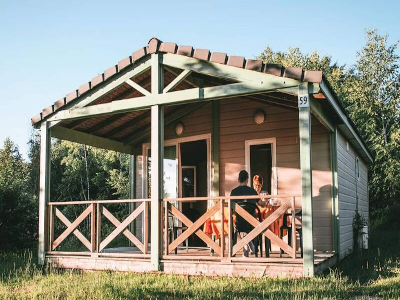 Appartement entier, Chalet au Lac de Miel avec piscine chauffée in Beynat, Région de Brive-la-Gaillarde
