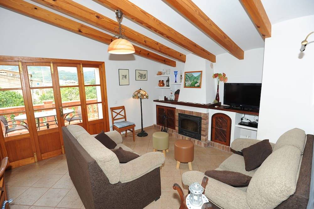 Bonita casa con piscina y barbacoa. Playa a 3 kms. Centro Sóller a 800 metros. in L'Horta, Sóller