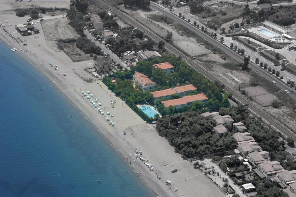 Large Double or Twin Room in Calopezzati, Golfo di Taranto
