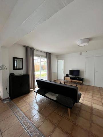 Location de vacances pour 8 personnes, avec terrasse et piscine à Villenave-d'Ornon - 2