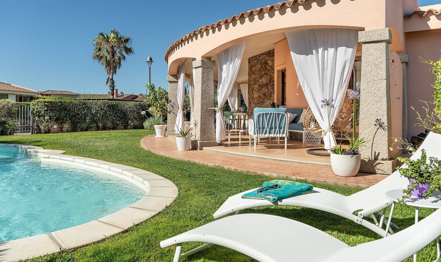 Villa 'Sofia' met Privézwembad, Wi-Fi en Airconditioning in Costa Rei, Muravera