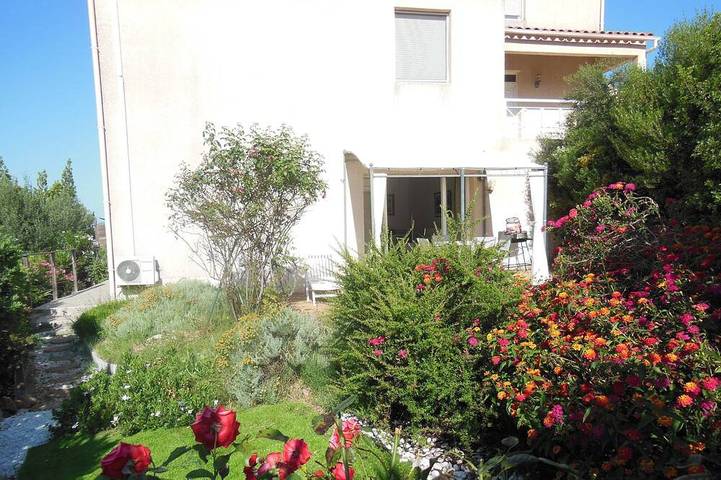 Appartement de vacances pour 4 personnes, avec jardin et terrasse