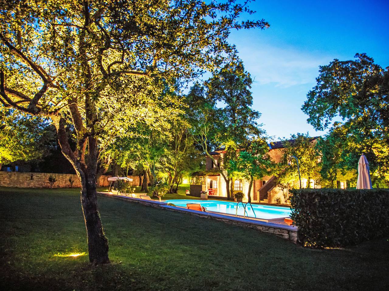 Luxusvilla mit Garten und Pool sowie herrlicher Aussicht in Tinjan, Istrie centrale